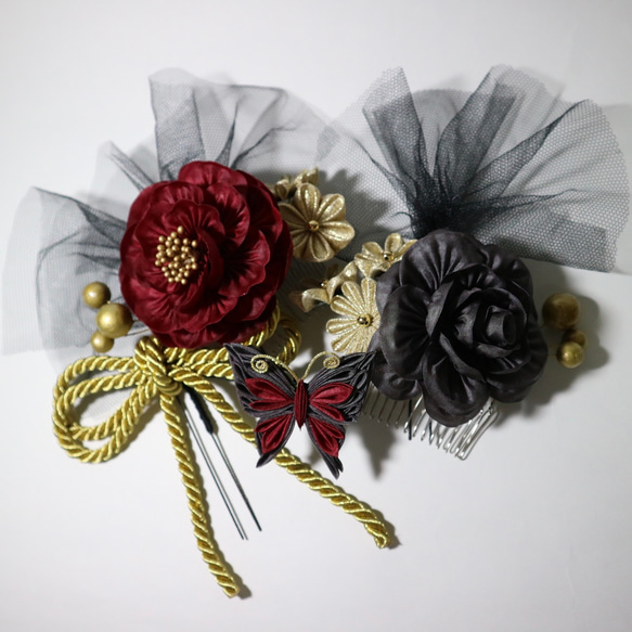 【牡丹と薔薇と蝶】赤　黒　正絹つまみ細工の髪飾り　成人式　卒業式　結婚式 5枚目の画像