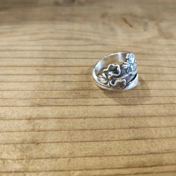 佩戴美麗的鳶尾花。日本古董銀湯匙重製戒指_0810 復古 第2張的照片