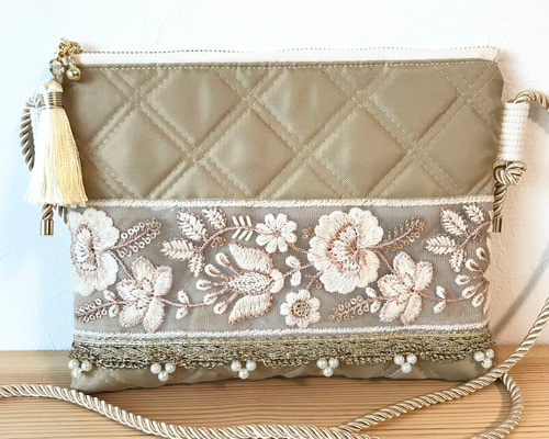 リクエスト＊ロラライハリス♡一面シルバーライン刺繍サコッシュ♡スマホポーチ♡ リクエスト＊ロラライハリス♡一面シルバーライン刺繍サコッシュ