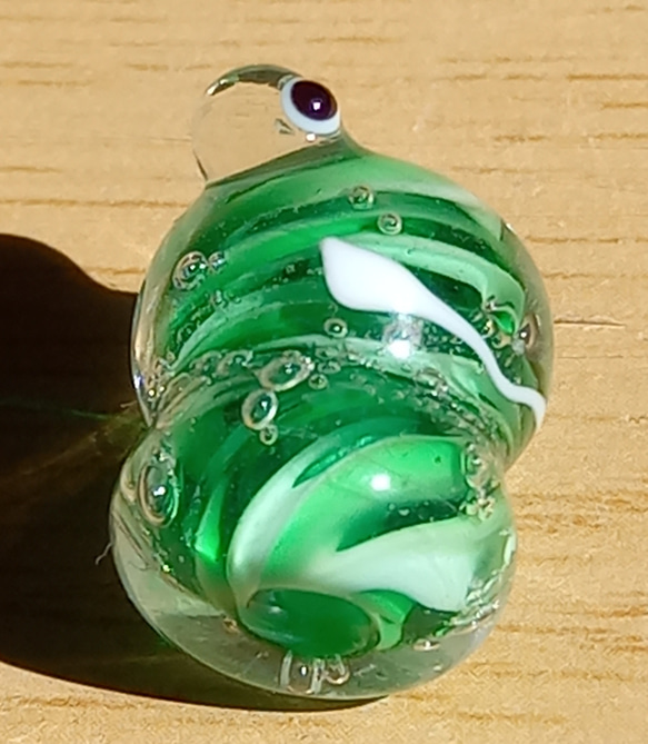 とんぼ玉の透明なカエル 7枚目の画像
