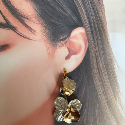 シャンパンゴールド ゴールド 花びら ピアス イヤリング ピアス