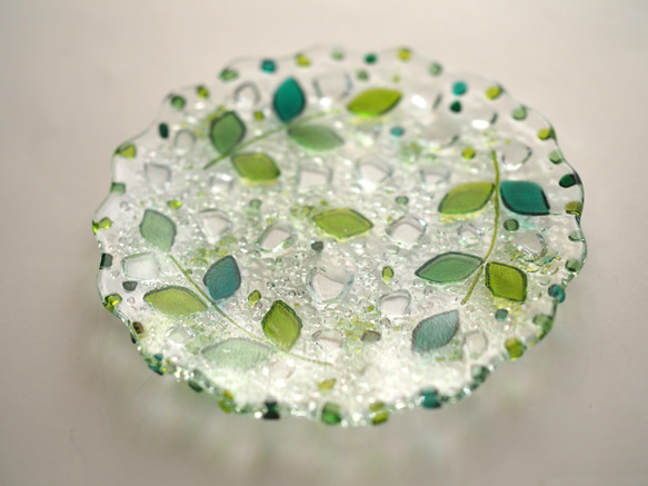 アクセサリートレーにも【即納】グリーンリーフのフリル皿　ガラス 2枚目の画像