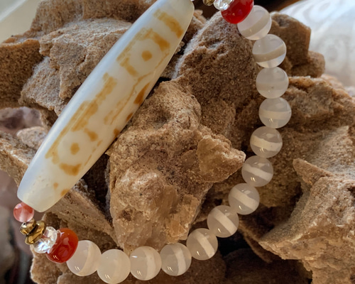 すごい！これもつけたらブワーってくる！九眼天珠と瑪瑙のブレス！ 天珠アクセサリーの注意点❗️ 天珠と天珠の間には、必ず天然石か