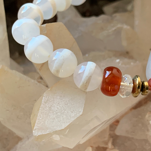 超長天珠 九字呪法/龍紋九眼天珠と白玉髄線天珠のブレスレット