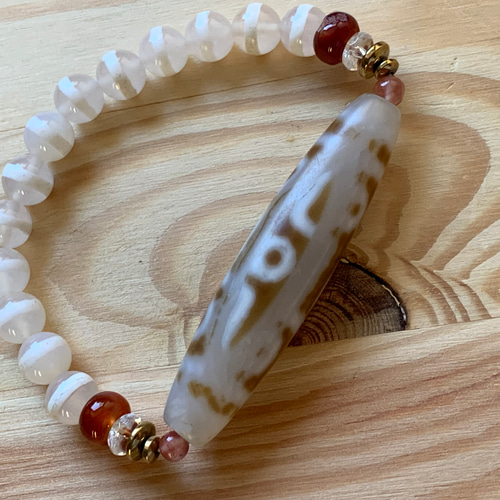 超長天珠 九字呪法/龍紋九眼天珠と白玉髄線天珠のブレスレット