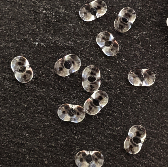 ファルファーレ クリア 2✕4㍉ 5g ピーナッツ ビーズ 透明 ガラス つぶつぶ パーツ 3枚目の画像