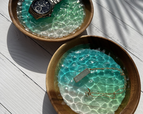 ツヤツヤ波紋トレイ 海 エポキシレジン エメラルドグリーン