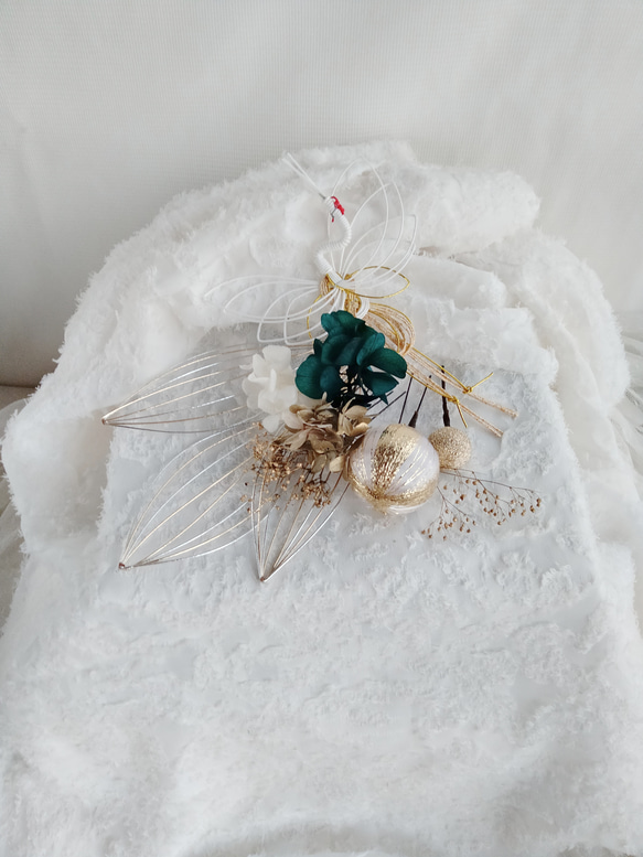 鶴の水引細工と鞠玉の和装ヘアアクセサリー　着物ヘアアクセ　髪飾り　タイトシニヨン　シニヨンヘア　成人式　結婚式　白無垢　 9枚目の画像