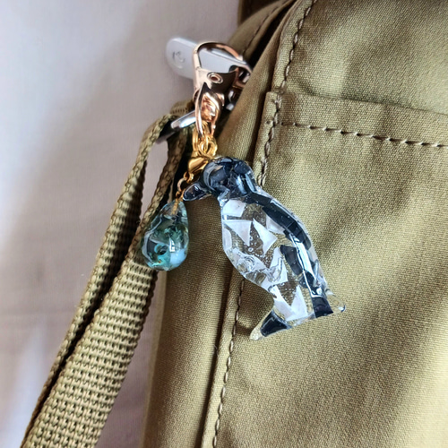 ウミガラス オロロン鳥 絶滅危惧種 海洋プラスチック 卵チャーム付き