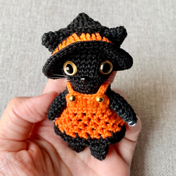 黒猫魔女のバッグチャーム　ハロウィン　飾り　とんがり帽子　あみぐるみ　レース編み 6枚目の画像