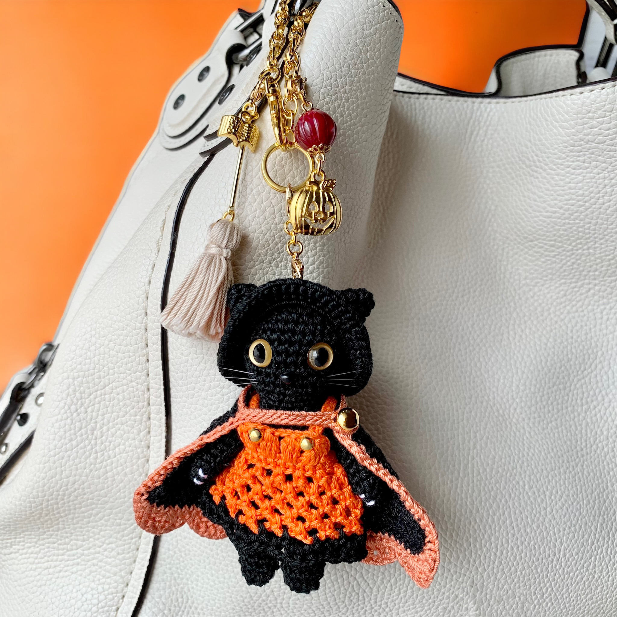 黒猫魔女のバッグチャーム 着せ替え ハロウィン とんがり帽子 あみぐるみ 猫グッズ 4,293円