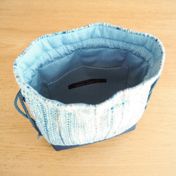 ミックスツイード調手織り布の巾着バッグ（ブルー） 3枚目の画像