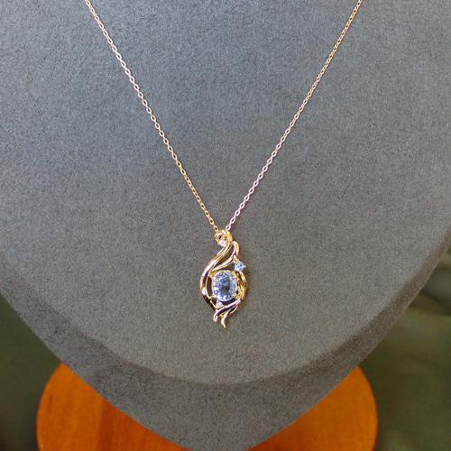 完全手作り スリランカ産（セイロン）サファイア 青い鳥ペンダント