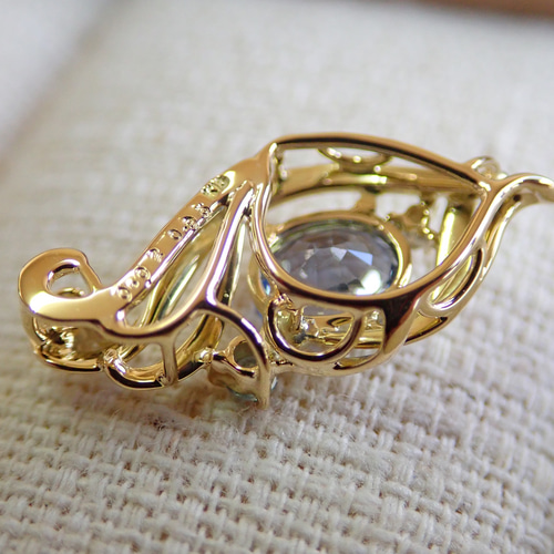 完全手作り スリランカ産（セイロン）サファイア 青い鳥ペンダント