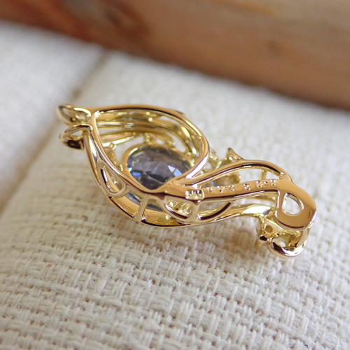 完全手作り スリランカ産（セイロン）サファイア 青い鳥ペンダント