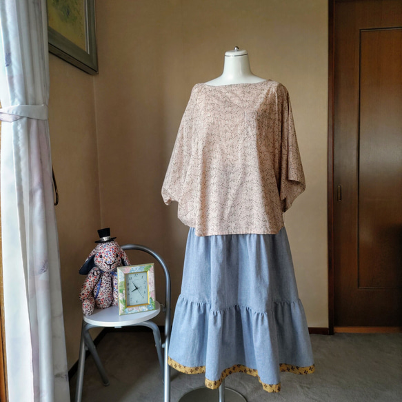 裾にリバティのアクセント　ブルーグレーのロングティアードスカート 6枚目の画像