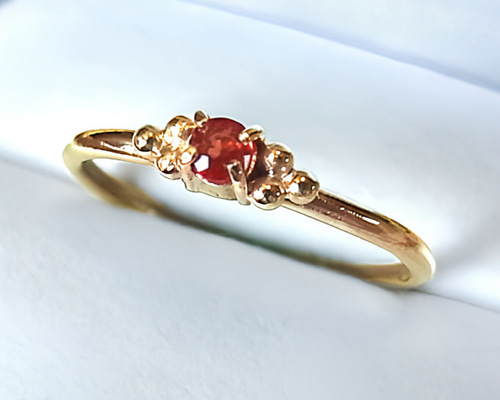 レディッシュオレンジサファイアのリング ラウンドファセット・カット