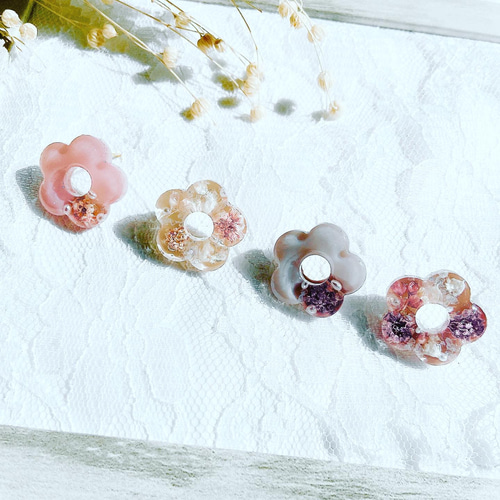 ピンクフラワーレジン×スパンコール♡花びら ピアス イヤリング しずくピンク ドライフラワーレジンピアス イヤリング ピアス