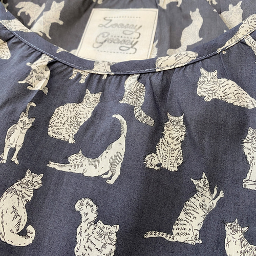 SALE】リバティファブリック＊小さな猫柄＊大人の長袖ワンピース