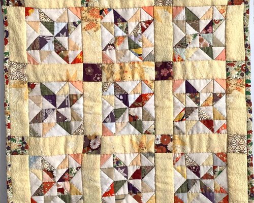 華やかな配色。パッチワークの壁飾り/タペストリー 絹着物の小布を再