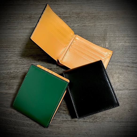 ガラスレザー 二つ折り 財布 カード２１枚 大容量 本革 牛革 グリーン 緑
