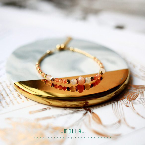 Molla 浪漫金粉橘太陽石粉晶手環（手工訂製-可調仿硬式手環） 第2張的照片