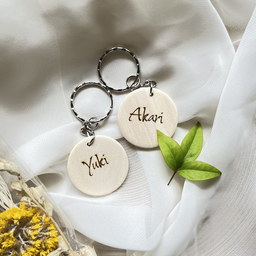 ネームキーホルダー 名前入りキーホルダー 名入れギフト結婚式 席札 木製 441801d46d43ab3d753ecd298ffa0b