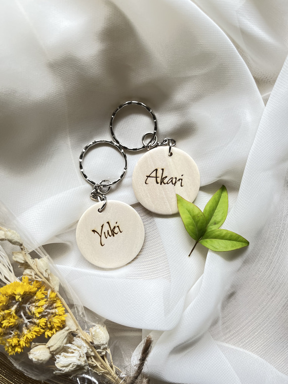 【名入れ無料】翌日~5日以内発送　名入れ木製キーホルダー　結婚式席札　プチギフト 5枚目の画像