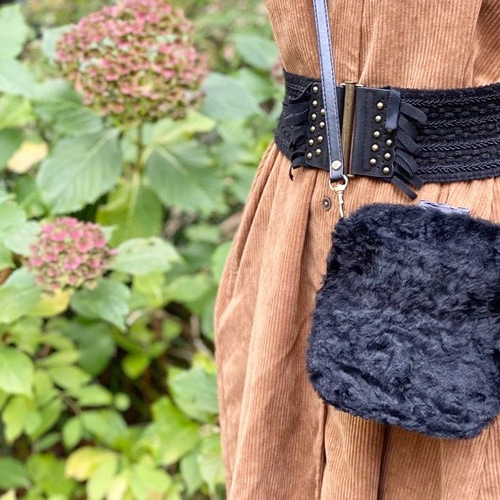 Crafty ラビットファー付き竹かごポシェット Crafty ラビットファー付き竹かごポシェット - メルカリ