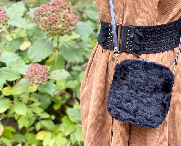 ファーショルダーバック チンチラベロアのかごポシェットファーバック