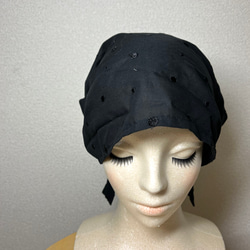 バンダナ帽子　黒の刺繍ドット 3枚目の画像