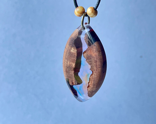 ウッドレジンペンダント〜三色リバー〜 ネックレス・ペンダント kedros