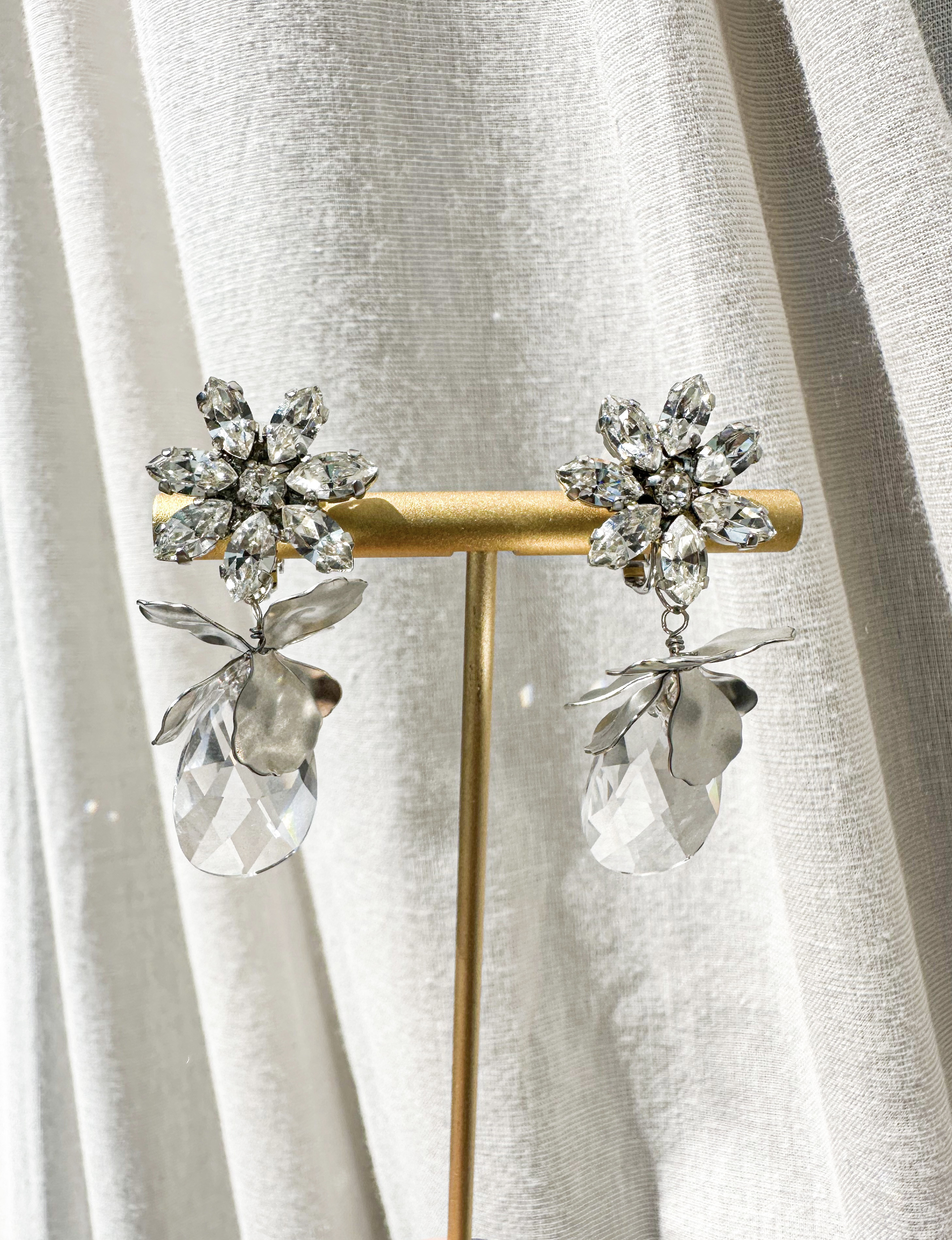 クリスタルフラワーイヤリング　ブライダル