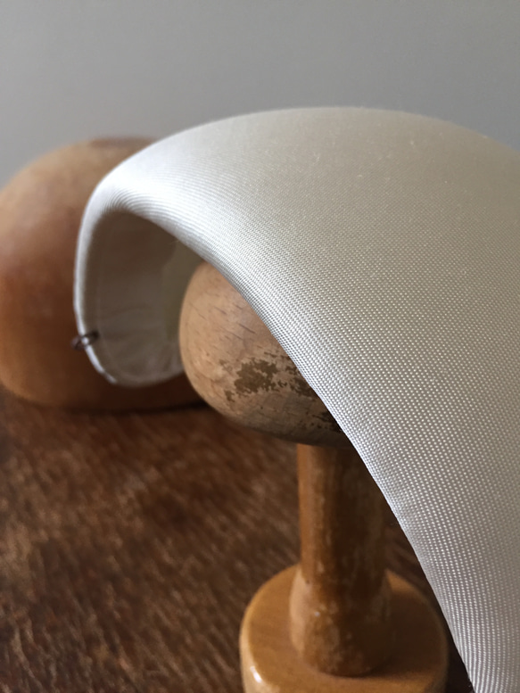 クラシカルなシルクタフタのボンネ 