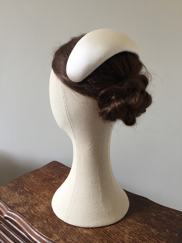 クラシカルなシルクタフタのボンネ 