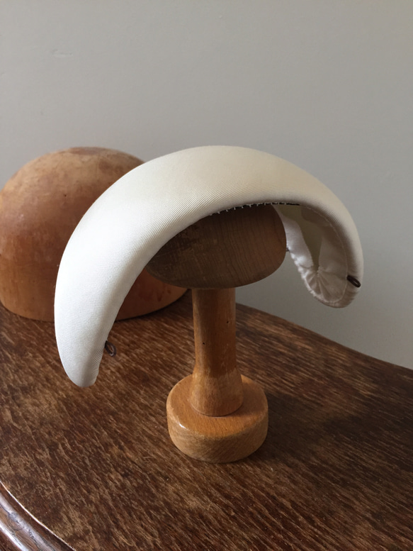 クラシカルなシルクタフタのボンネ 