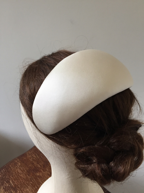 クラシカルなシルクタフタのボンネ 