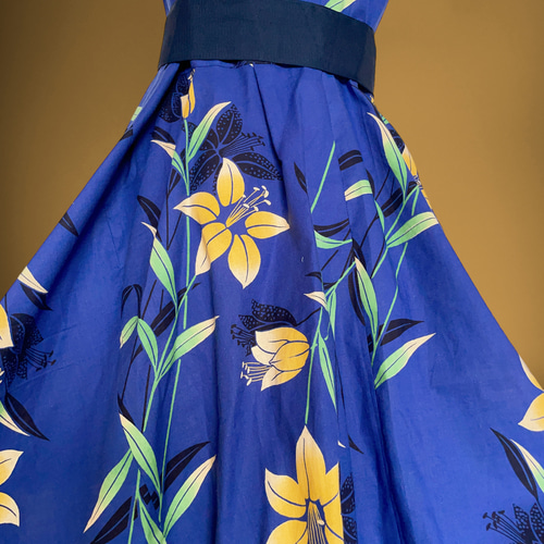 セール♦️優雅な花の音色♪♦️着物リメイクワンピース・ドレス【M-L】ブルー花柄