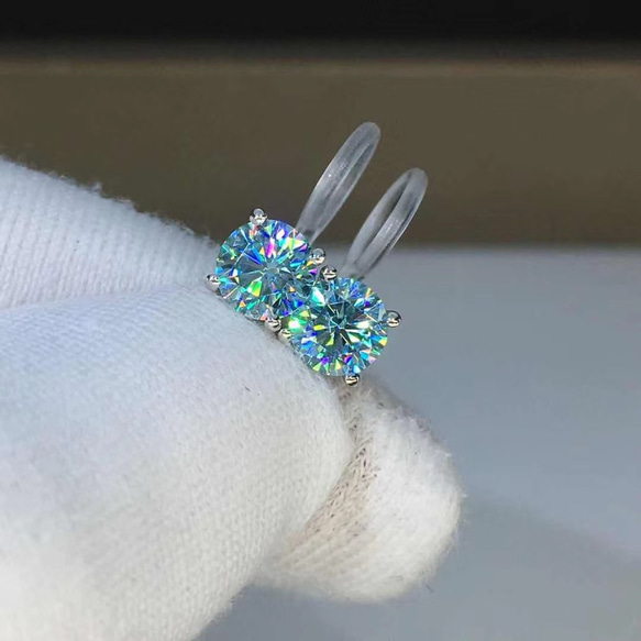 週末限定　k18 モアサナイトピアスチャーム 週末限定 k18 モアサナイトピアスチャーム 週末限定 k18 モアサナイト