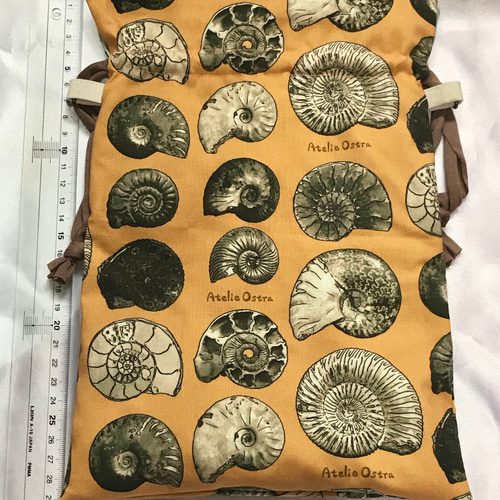 革 巾着袋 ケース アンモナイト オリジナル生地】アンモナイト化石の巾着ポーチ/ショルダー