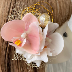 【送料無料】 2way 胡蝶蘭　ヘアクリップ　 髪飾り　和玉　水引　ヘアアクセサリー　コサージュ　ホワイトピンク 2枚目の画像