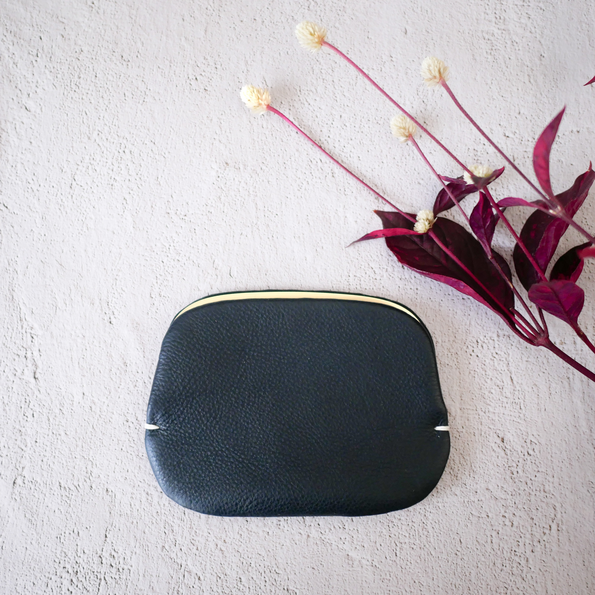 薄さが嬉しい！「ミニマムなスナップウォレット」　ネイビー