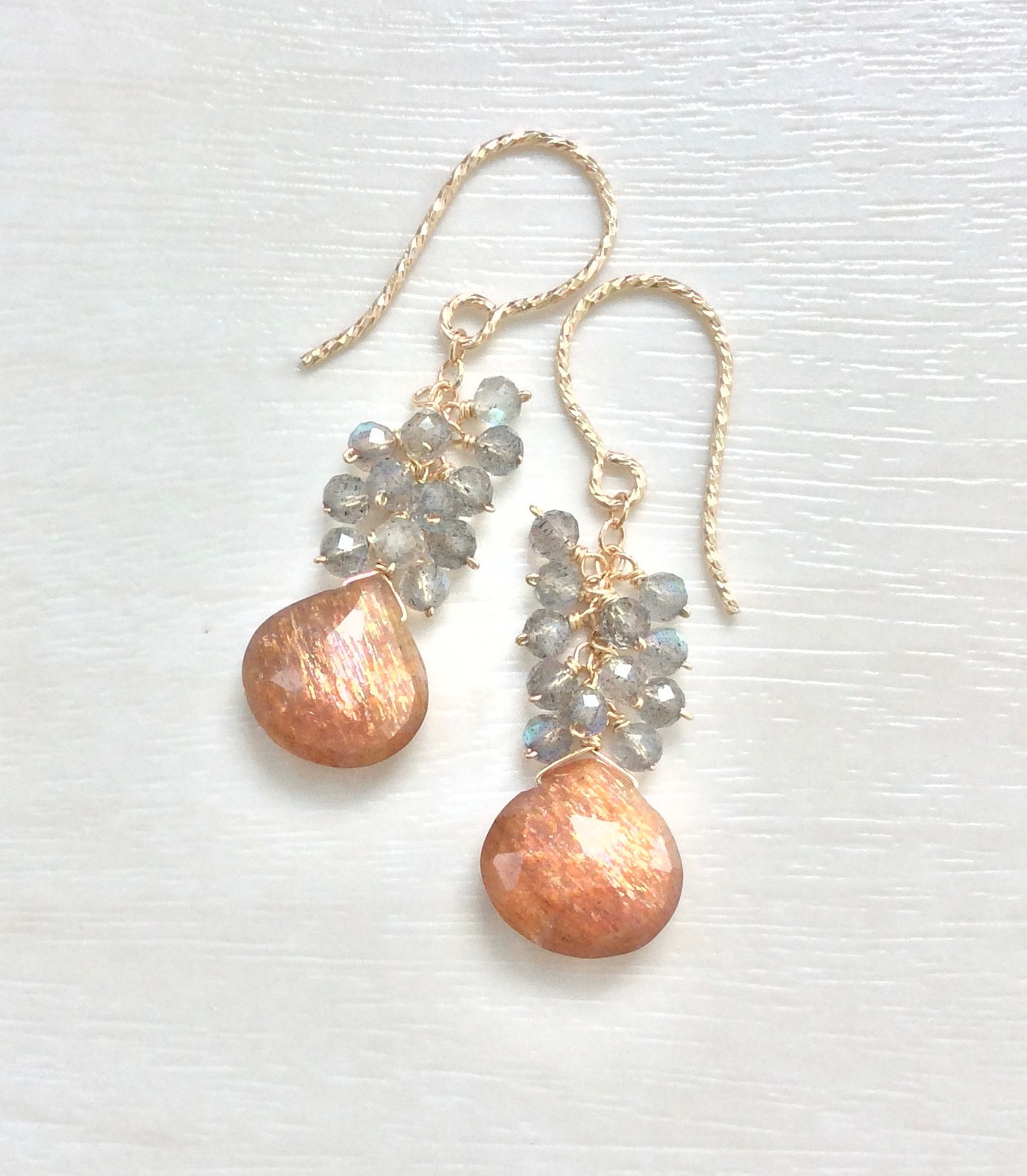 14kgf サンストーンとラブラドライトのピアス