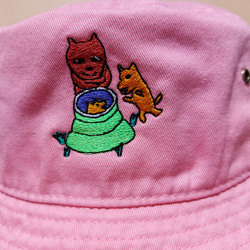 かくれんぼ ピンク 刺繍 バケットハット ユニセックス S M カワイイ かわいい 可愛い 個性的 面白い オリジナル 11枚目の画像