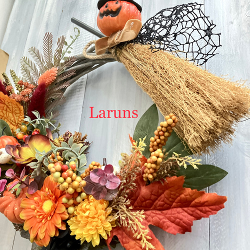 ほうきに乗ったパンプキンゴーストのハロウィンリース リース Laruns 