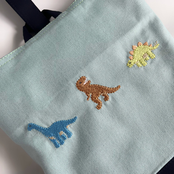 名入れOK【２サイズ】恐竜の刺繍・上履き袋・男の子・緑・紺色・入園・入学・高学年 6枚目の画像