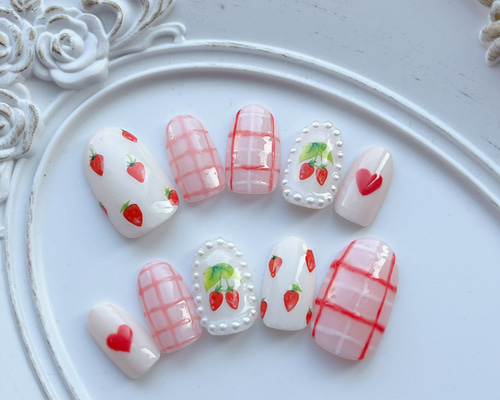 苺　ネイルチップ 𝕤𝕥𝕣𝕒𝕨𝕓𝕖𝕣𝕣𝕪 𝕗𝕒𝕚𝕣 𝕟𝕒𝕚𝕝𝕥𝕚𝕡𝕤 𝕓𝕪 𝔸𝕀