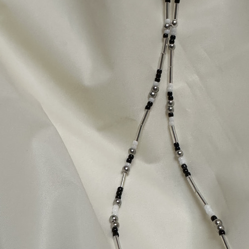 黒ビーズハート型チャームネックレス 黒ビーズハート型チャームネックレス