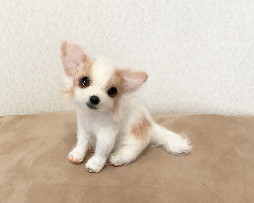 木彫りのチワワ(クリーム)