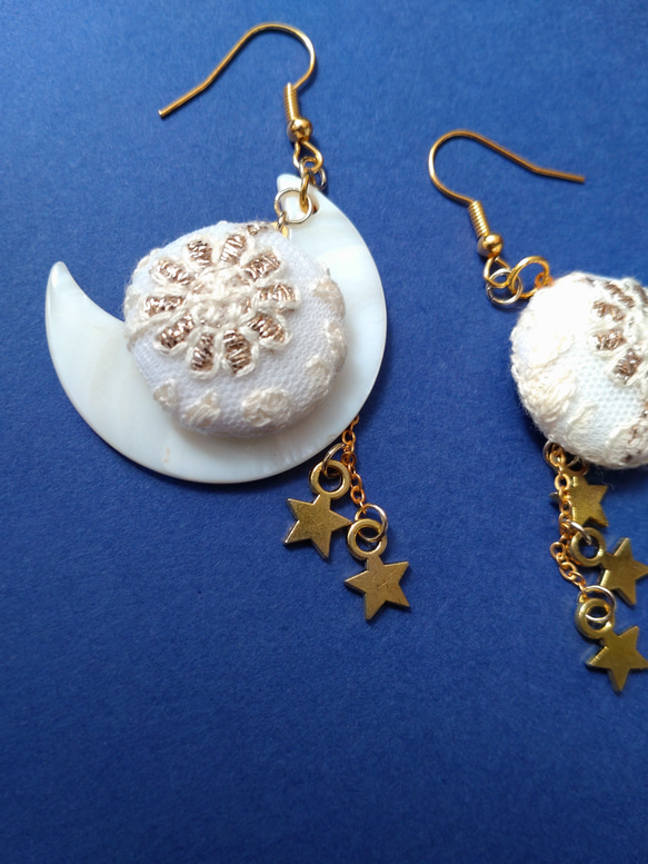 月と星　インド刺繍リボンの耳飾り 3枚目の画像